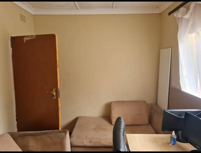 4 BEDROOM PROPERTY TO RENT IN LAMBTON GARDENS